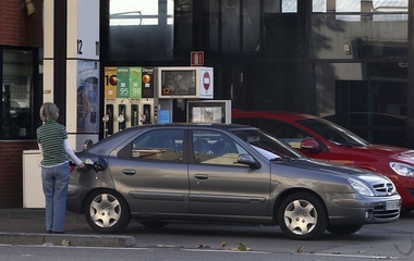 Los mínimos de los carburantes ante el puente del 15 de agosto permitirán ahorrar entre 6 y 8 euros