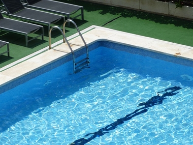 La Diputación de Cáceres destina un millón de euros para la mejora y adaptación de las piscinas municipales