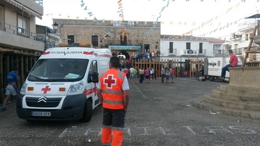 Diez personas heridas al invadir un toro la zona de público de un encierro en Esparragosa de Lares
