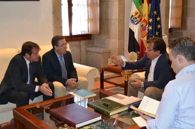 La Asociación de Empresa Familiar reclama a Vara la supresión del impuesto de sucesiones y reducir los plazos de pago