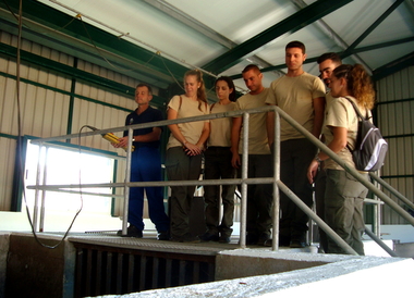 Alumnos del programa Aprendizext visitan la depuradora de Oliva de la Fronera