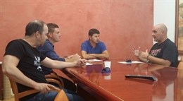 El PSOE aborda cómo regular el acceso a menores a las salas de concierto extremeñas