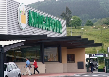 Mercadona entrega diariamente productos de primera necesidad a la Residencia de Ancianos Santa Teresa Jornet de Mérida