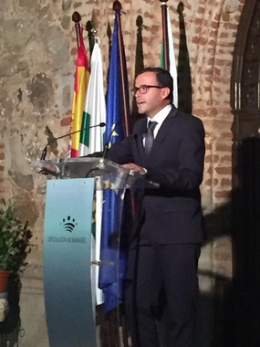 La Diputación de Badajoz recibe la Medalla de Hinojosa del Valle