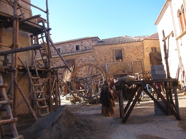 Cáceres se transforma en la Barcelona del siglo XIV con el rodaje de 'La catedral del mar'