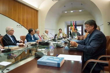 Vara preside la Junta Ordinaria de la Real Academia de Extremadura