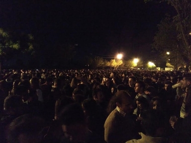 Un macrobotellón en el recinto ferial de Cáceres pone punto y final a una semana de novatadas sin incidentes
