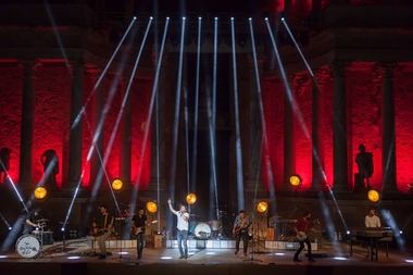 Manuel Carrasco emociona al público que llena el Teatro Romano de Mérida
