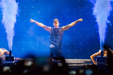 Miles de personas bailan en Mérida con el 'arrebatador ritmo' de Ricky Martin en el cierre del Stone and Music Festival