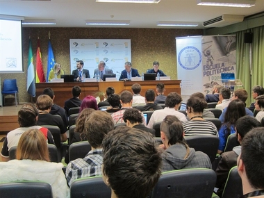 Estudiantes de Telecomunicaciones de toda España debaten en Cáceres sobre el presente y futuro de su profesión
