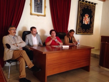La Junta destaca la participación de la mujer en la industria del ajo de Aceuchal (Badajoz)