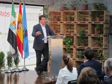 Vara destaca el Plan de Empleo Social como una 'buena medida' que da respuesta a los parados de 'muy muy larga solución'