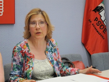 Rodríguez Ibarra y Federico Suárez, entre otros, participan en un acto de apoyo a la excaldesa de Cáceres Carmen Heras