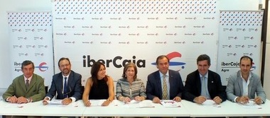 Ibercaja firma un convenio con seis asociaciones ganaderas en la inauguración de la Feria Internacional de San Miguel en Zafra