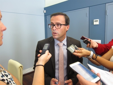 El presidente de Diputación de Badajoz muestra su 