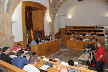 La Diputación de Cáceres aprueba más de 9,6 millones de euros para invertir en los municipios de la provincia