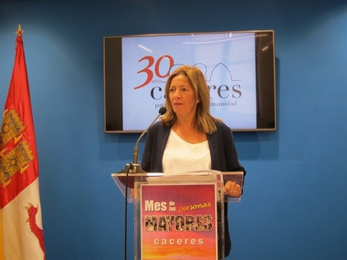 Las personas mayores de Cáceres celebran su mes con homenajes, convivencias y un pleno