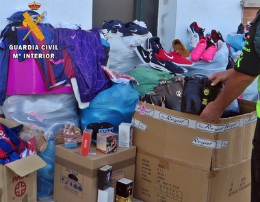 Intervenidos un millar de artículos falsificados en la Feria de Zafra (Badajoz) valorados en 51.000 euros
