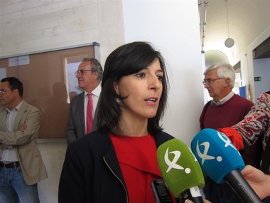 La consejera de Educación asegura que 'la prioridad' es que los profesores interinos 'estén cuanto antes en las aulas'