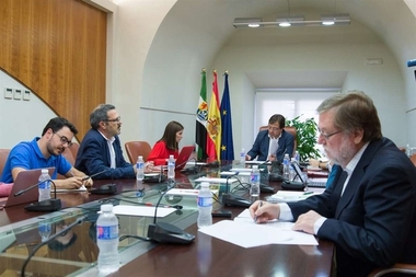 Los expertos que trabajan en el Consejo de Participación Ciudadana entregan a Vara la propuesta sobre dicho órgano