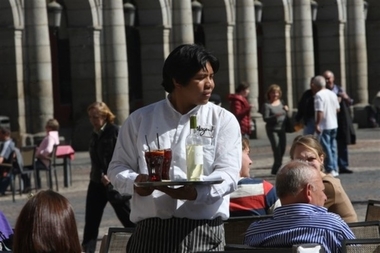 Los trabajadores extranjeros suben un 3,3% en Extremadura respecto al año anterior, hasta los 11.479