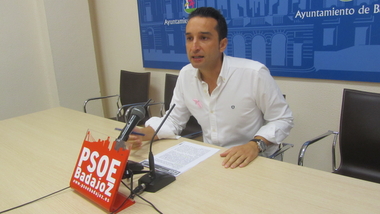 Ricardo Cabezas manifiesta su preocupación por el desprestigio del Ayuntamiento de Badajoz en las redes sociales