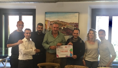 AJE Extremadura entrega al Banco de Alimentos de Cáceres la recaudación de la gala Premios Joven Empresario 2016