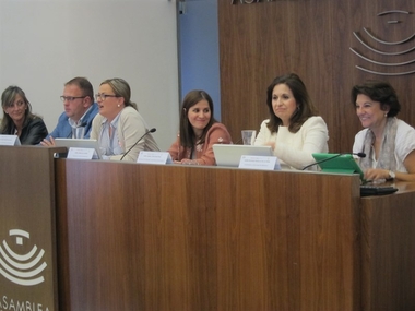 La Junta apuesta por aplicar medidas de conciliación familiar que permitan dar el paso de la igualdad formal a la 
