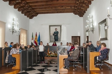 Los mayores de Casar de Cáceres piden una residencia, una piscina climatizada y un médico de guardia veinticuatro horas