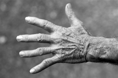La Asociación Parkinson Extremadura proporciona atención sociosanitaria en el domicilio a 31 personas