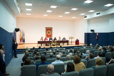 Fernández Vara apuesta por la formación como elemento para conseguir una sociedad 'mejor'