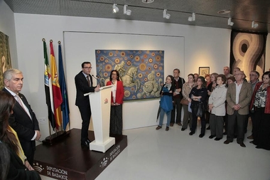 El presidente de la Diputación inaugura en el MUBA la exposición sobre tapices y alfombras de la Real Fábrica