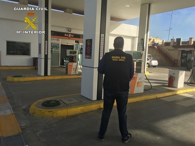 Detenido un vecino de Almendralejo por robar en una gasolinera de La Roda (Sevilla)