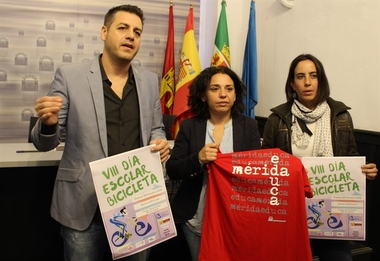 Ochocientos alumnos de todos los centros escolares de Mérida participan este viernes en el Día de la Bicicleta