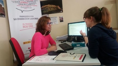 Cruz Roja promueve la colaboración intergeneracional por el empleo de jóvenes y mayores de 45 años