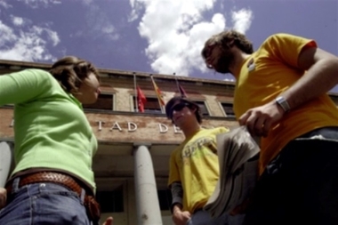 La UEx ofrece 10 becas de prácticas para mejorar las oportunidades laborales de universitarios con discapacidad