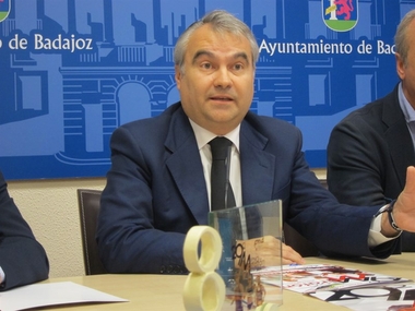 Fragoso defiende que el cambio a la iluminación LED en Badajoz favorecerá el 'control', el 'ahorro' y la 'sostenibilidad'