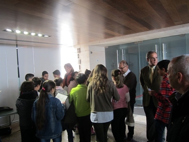 Una exposición sobre la trashumancia muestra en la Asamblea objetos de los pastores y su significado