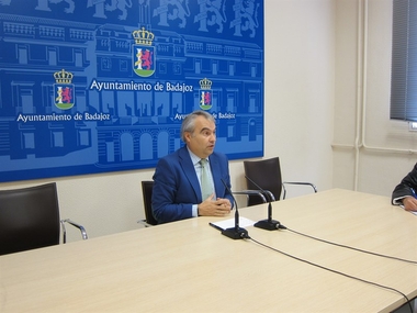 El alcalde de Badajoz dice que el atasco del Puente Real en la media maratón 