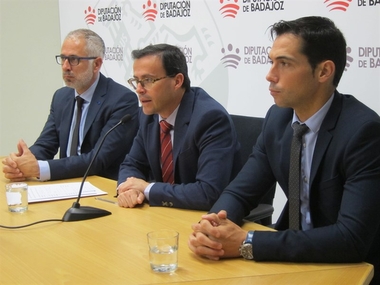 Gallardo pretende que la provincia de Badajoz sea '100% libre de vestigios antidemocráticos' a finales de 2017