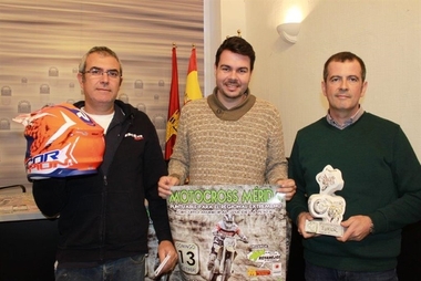 El circuito Vía de la Plata de Mérida celebra un campeonato regional de motocross con pilotos de varias comunidades