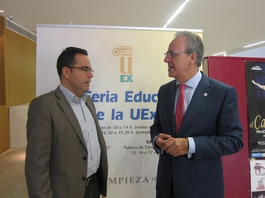 La UEx y la Junta trabajan para que la prueba final de Bachillerato sea 