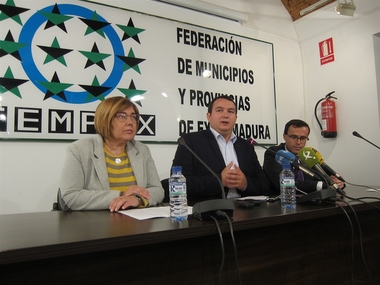La campaña 'Mosaicos contra la violencia de género' recorrerá todos los pueblos de Extremadura en rechazo a esta lacra