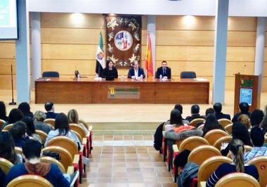 Los estudiantes extremeños conocen en unas jornadas las oportunidades laborales de las instituciones europeas