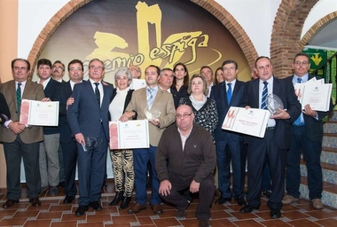 Fernández Vara destaca la ''cultura de las cosas bien hechas'' en sectores como el del cava y el del jamón ibérico