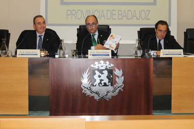25 trabajos integran el libro del VI Certamen de Casos Clínicos y Deontológicos de Residentes del Colegio de Médicos de Badajoz