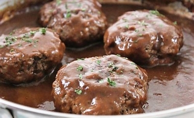 Filetes rusos con salsa de champiñones de temporada