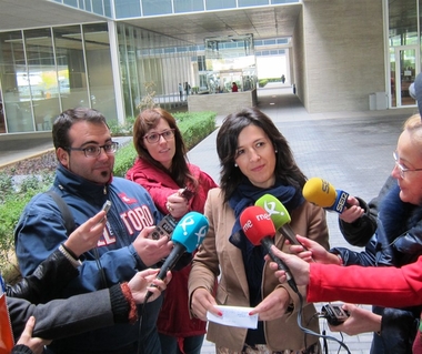 Educación ofrece a los sindicatos convocar un mínimo de 300 plazas de profesores de 32 especialidades de Secundaria