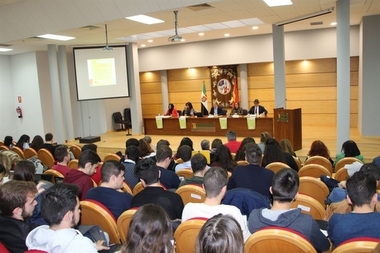 Expertos de varios países debaten en Cáceres sobre la defensa de los consumidores en las relaciones de la UE