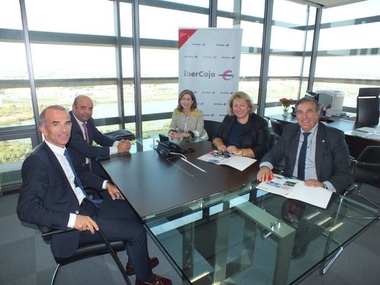 Ibercaja presenta sus servicios al I.C.A.BA